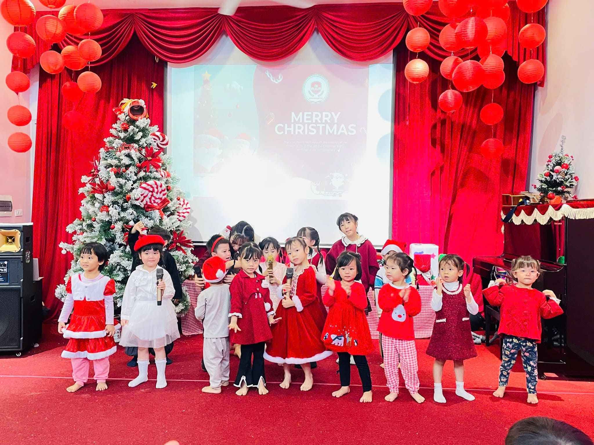 Merry Christmas tại Angel Montessori